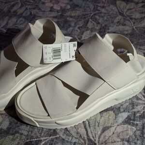 Yeezy Cream Sandals